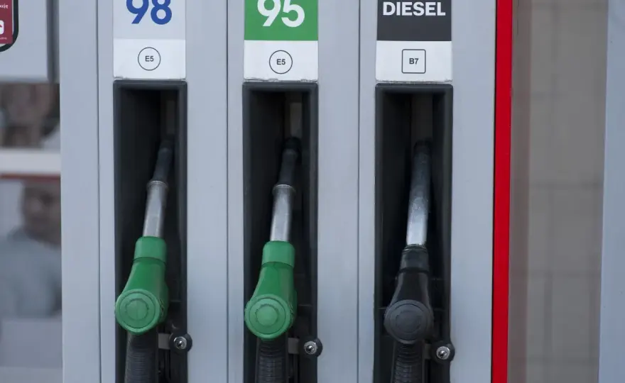 Silnik wysokoprężny to diesel czy benzyna? Poznaj różnice